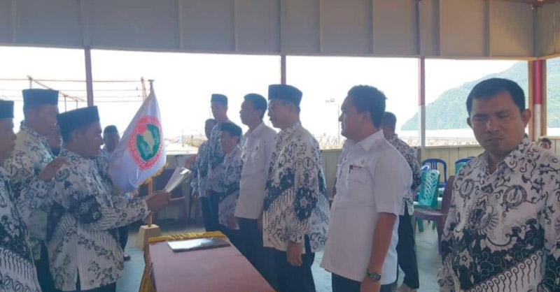 Lantik Pengurus PGRI Kecamatan, Lapeha: Ini Power Untuk Kemajuan Pendidikan Konut