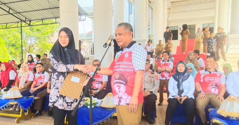KSK Serahkan SK PAW Anggota DPRD Konawe dari Partai Nasdem