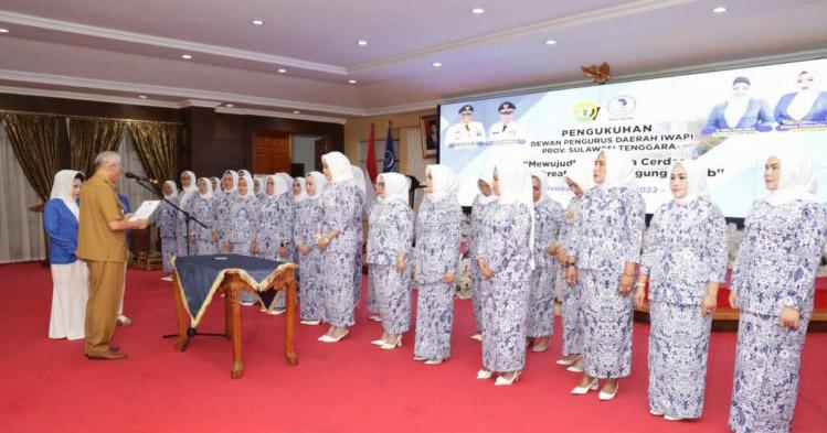Rinna Diazella Dilantik Jadi Ketua DPD IWAPI Provinsi Sultra