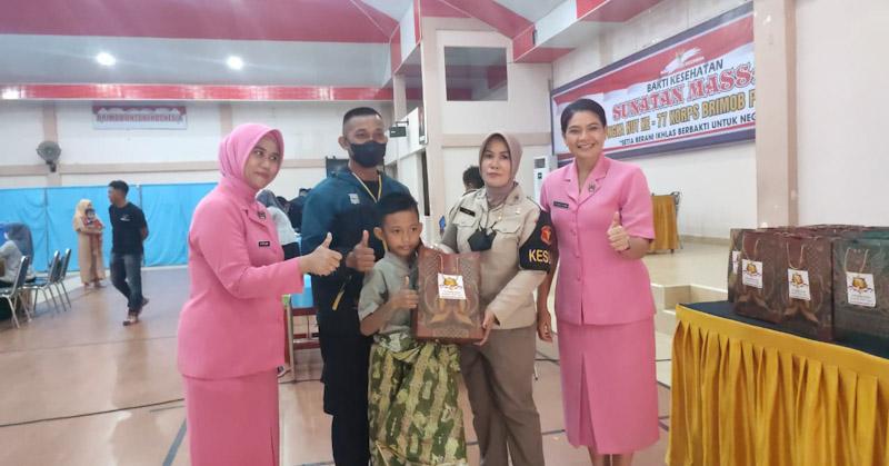 77 Anak Ikut Sunatan Massal Gratis Sat Brimob Polda Sultra