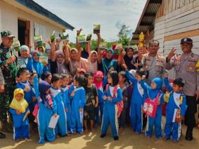 Jum'at Berkah, Polsek dan Babinsa Salurkan Sembako untuk Warga Routa