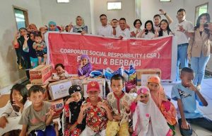 Jelang HUT ke 9, Manajemen Claro Bersama Karyawan Berbagi Sembako di Panti Asuhan Kendari