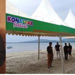 3.000 Pelaku UMKM Bakal Meriahkan HUT Konut ke 16 di Wisata Tanjung Taipa Indosultra.Com, Konawe Utara-Pameran Usaha Mikro Kecil Menengah (UMKM) dipastikan mengisi kemeriahan Hari Ulang Tahun (HUT) Konut ke 16 yang akan diselenggarakan di Wisata Tanjung Pantai Taipa mulai 30 Desember 2022 sampai 2 Januari 2023. Kepala Dinas Koperasi dan UMKM, Yusnah melalui Kepala Bidang UMKM, Kaswida mengatakan, sebanyak 3.000 pelaku UMKM di jadwalkan akan mengambil tempat dalam pelaksanaan Pemaran UMKM dalam rangka HUT Konut ke 16. "Peserta UMKM tersebar di 17 kabupaten/kita di Sulawesi Tenggara,"kata Kaswidah dikonfirmasi, Selasa (27/12/2022). Dikatakan Kaswidah, Pemda Konut melalui Dinas Koperasi dan UMK serta Dinas Pertanian Konut, Disperindag Konut, Dinas PTSP Konut, Perkebunan Konut, Kominfo Konut dan Dinas Ketahanan Pangan Konut berperan sebagai penanggung jawab pameran UMKM. "Kita sudah siapkan tendanya, fasilitas, lastrik dan fasilitas pendukung lainnya untuk pelaksanaan Pameran di Wisata Tanjung Taipa,"ujarnya. Dia menambahkan, pameran UMKM akan menghadirkan berbagai macam hasil kerajinan masyarakat Sultra mulai kuliner, dan Kria/kerajinan lainnya. "Semua jenis usaha masyarakat akan di hadirkan. Pamerannya mulai tanggal 30 Desember 2022 sampai 2 Januari 2023,"ungkapnya. Seperti di ketahui, Pemda Konut merayakan Hari Ulang Tahun HUT Konut ke 16 bertempat di Tanjung Pantai Taipa. Hari jadi Bumi Oheo ini di isi berbagai kegiatan menarik dan nasional, mulai karnaval dari ribuan peserta paguyuban se-Sultra, pemeran dari ribuan pelaku UMKM, berbagai lomba-lomba berhadiah mobil, umroh, motor, kulkas, TV dan ribuan hadiah menarik lainnya, sampai dengan dimeriahkan artis ternama Ibu Kota Jakarta. Kegiatan akan di mulai dari 2022. Desember sampai dengan 2 Januari 2023. Yang lebih Special, pada saat upacara HUT Konut di Pantai Tanjung Taipa akan dipimpin langsung Oleh KEMENPAN-RB RI, Aswar Anas, serta Wakil Menteri Tenag Kerja RI.**(IS). **(IS) Laporan: Jefri Ipnu
