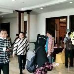 Panik, Warga Kendari Berhamburan Keluar Hotel Akibat Gempa