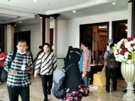 Panik, Warga Kendari Berhamburan Keluar Hotel Akibat Gempa