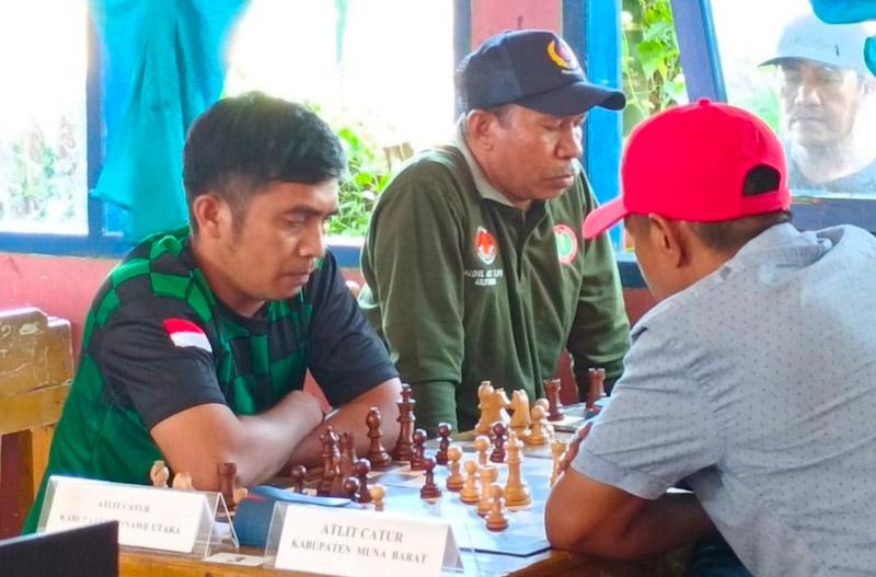 Peran Guru Cantik Ini Sukses Bawa Anak Asuhnya Juara 1 Lomba Catur Kalahkan 13 Kabupaten/Kota