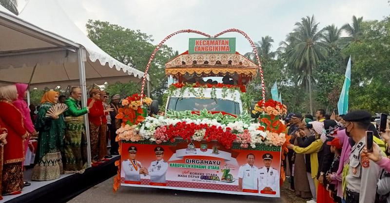 Bupati dan Wabup Konut Sambut Barisan Pawai Budaya Nusantara, 34 Paguyuban Se-Sultra Hadir