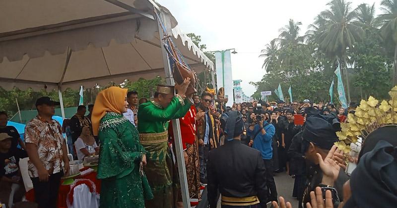 Bupati dan Wabup Konut Sambut Barisan Pawai Budaya Nusantara, 34 Paguyuban Se-Sultra Hadir