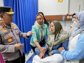 Jenguk Korban Bom Bunuh Diri Polsek Astana Anyar, Kapolri : Tetap Semangat Lindungi Masyarakat