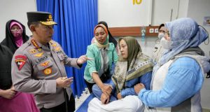 Jenguk Korban Bom Bunuh Diri Polsek Astana Anyar, Kapolri : Tetap Semangat Lindungi Masyarakat