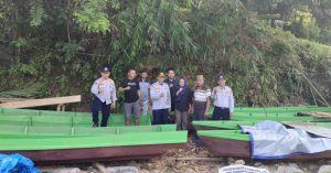 Dishub Konut Salur Bantuan Puluhan Unit Kapal Kepada Petani Kebun Yang Tinggal di Pesisir Sungai