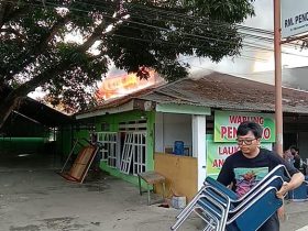 Rumah Makan Pendowo Kendari Terbakar