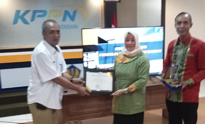 Pemkab Konut Raih Penghargaan Penyaluran Dana Desa Terbaik Dari KPPN Sultra