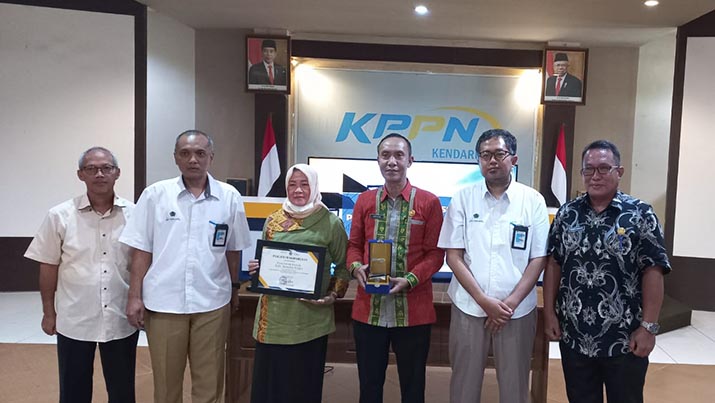 Pemkab Konut Raih Penghargaan Penyaluran Dana Desa Terbaik Dari KPPN Sultra