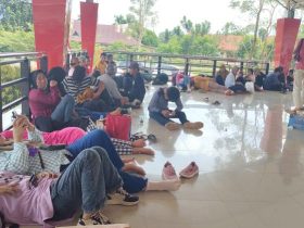 Polemik Lahan Tambang PT CDSM, Masyarakat Kembali Duduki Kantor Bupati