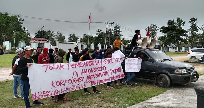 Puluhan Masa Gelar Demonstrasi di Kantor DPRD Tolak Rencana Pembangunan Smelter di Amonggedo