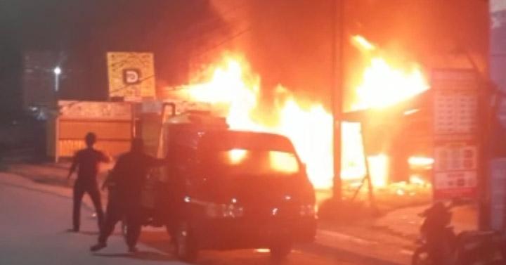 Gudang UD Dilla Jaya Serta Box Warga Hangus Terbakar