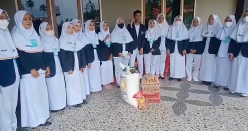 Momen Kebersamaan Mahasiswa Poltkes Kendari dan Pemda Lakukan Layanan Gratis Sebelum Akhiri PKLT