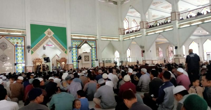 Kedatangan Ustadz Syafiq Riza Basalamah, Ribuan Warga Kota Kendari Padati Masjid Al Kautsar