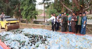 Jelang Ramadhan, Polres Baubau Musnahkan Ribuan Botol Miras Hingga BB Narkoba