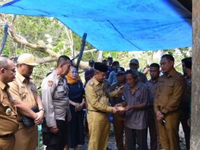 PemKot Kendari Berikan Bantuan Kepada Korban Tertimpa Pohon di Puuwatu