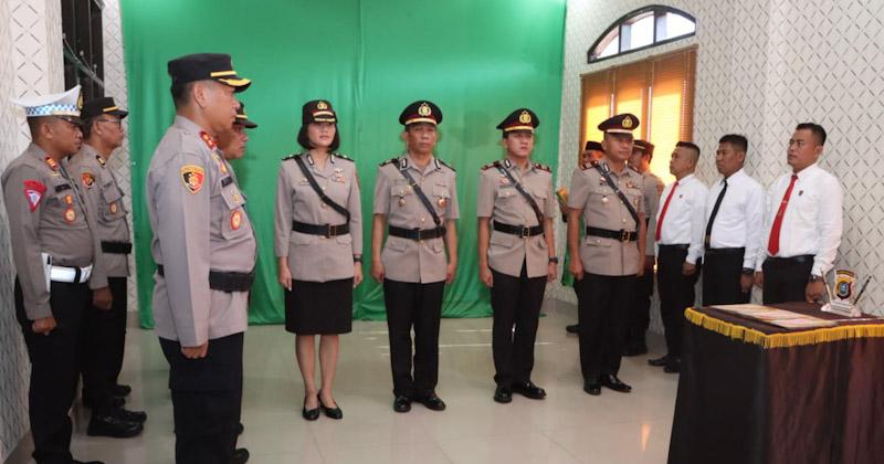 Kapolresta Kendari Pimpin Langsung Sartijab Satu Kapolsek Dan Dua Kabag