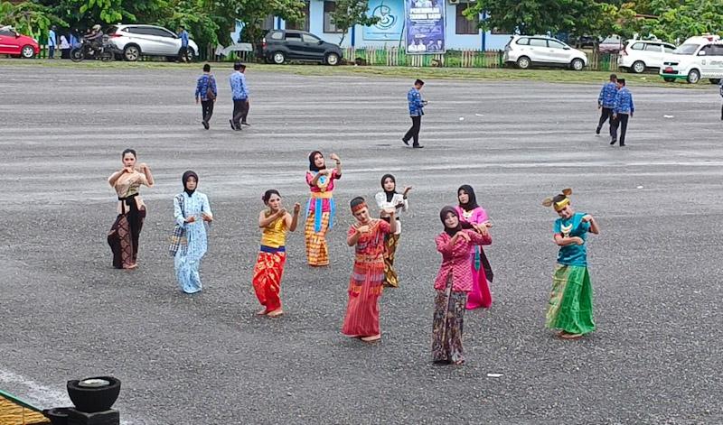 Kombinasi Tarian Suku Budaya, Musik Daerah Dan PBB, Warnai Hardiknas Di Konut