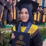 Putri Asal Konawe Elfiana Seti Jadi Wisudawan Terbaik UHO Kendari