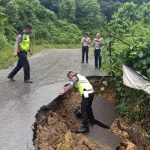 Jalan Provinsi Penghubung Konsel- Bombana Longsor