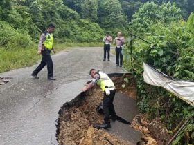 Jalan Provinsi Penghubung Konsel- Bombana Longsor