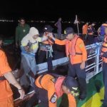 Mati Mesin di Perairan Saponda, Tim SAR Evakuasi Puluhan Penumpang KM Dua R