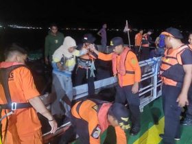 Mati Mesin di Perairan Saponda, Tim SAR Evakuasi Puluhan Penumpang KM Dua R