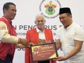 Bupati Konut Peroleh Ke 4 Kalinya Gelar Alumni Kehormatan IKA Unhas Oleh Mantan Menteri Pertanian