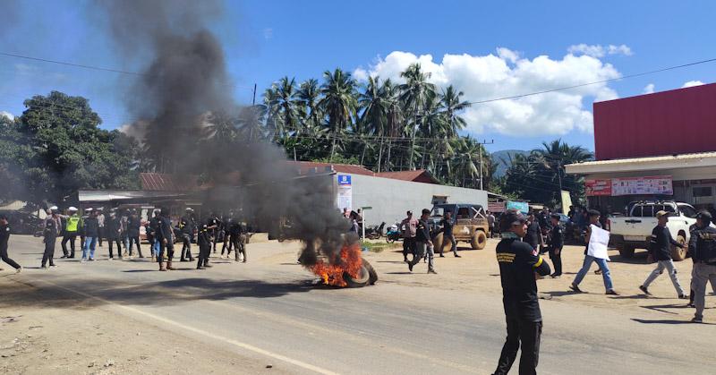 Gelombang Massa Demo PT Antam di Konut Menutup Jalan Umum