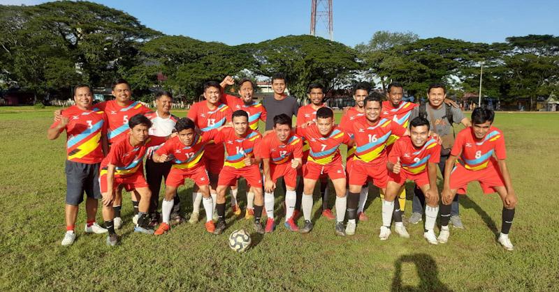 Pererat Tali Silaturahmi Jurnalis Vs Lanal Kendari Adu Tanding Sepak Bola