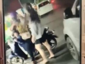 Viral Seorang Wanita Muda Aniaya IRT di Hadapan Anaknya