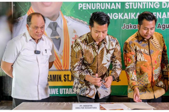 Bupati Konut saat menyaksikan penandatanganan kerjasama MoU PT NIS, PT ISN dan 17 pemilik IUP