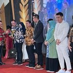 Peduli UMKM, Anton Timbang Diganjar Penghargaan