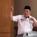 Bupati Konut Ruksamin Berikan Bantuan Beasiswa Kepada Mahasiswa Konut