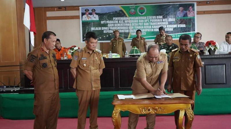 Bupati Konut Mendatangani Berita Acara Pengakhiran Status Bina UPT Padelere dan Puuhialu