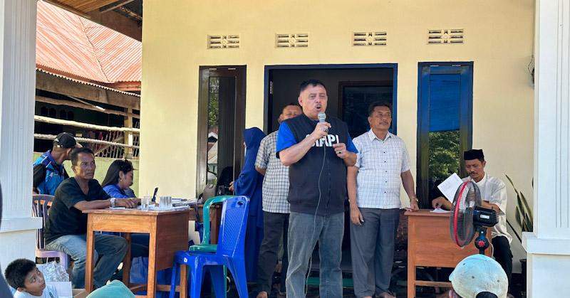 Bulan Bakti Sosial, Umar Arsal Gelar Sunatan Massal Dan Bagikan Kacamata Gratis