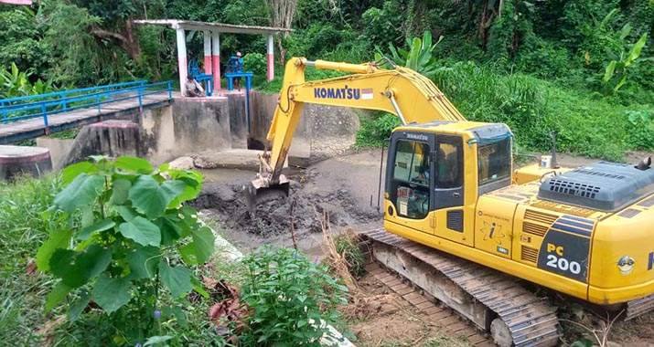 Alami Pendangkalan, Bupati Koltim Lakukan Pengerukan Bendungan, Keluhan Masyarakat Direspon Cepat