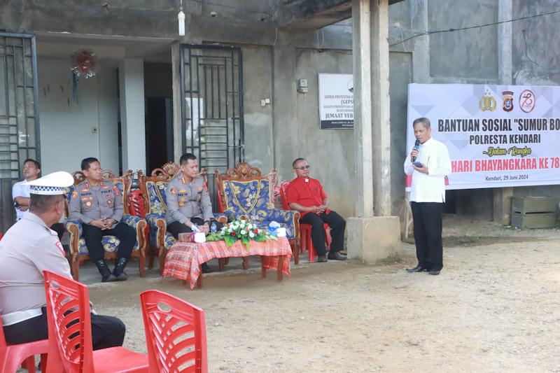 Polresta Kendari Berikan Bantuan Sosial Berupa Sumur Bor di Abeli