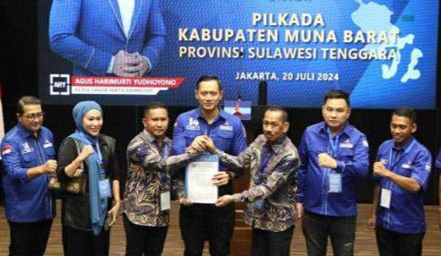 Pasangan La Ode Darwin - Ali Basa Resmi Kantongi Formulir B1 KWK Partai Demokrat