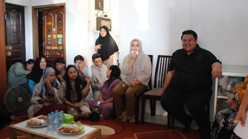 Disambut Bahagia Masyarakat, Yudhianto-Nirna Door To Door Jemput Aspirasi Warga Kendari