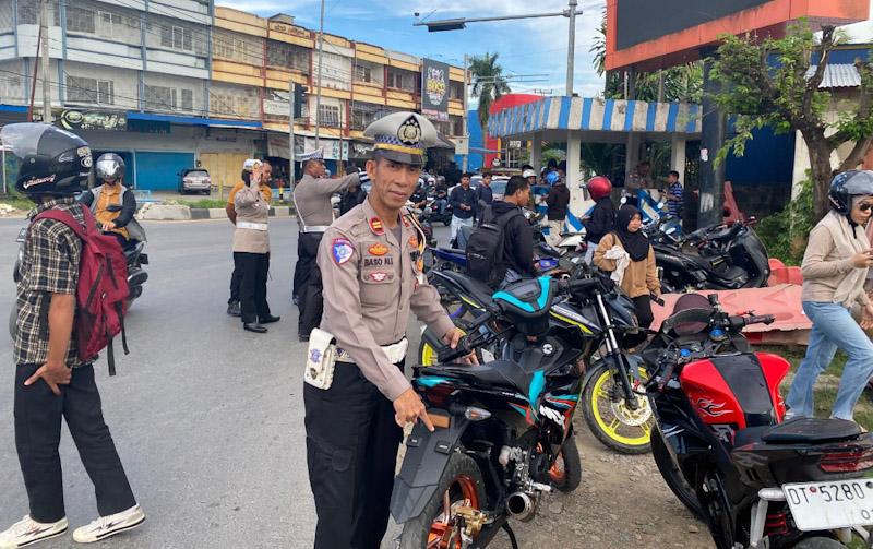 Gunakan Knalpot Brong, 45 Kendaraan Motor Dan Mobil Diamankan Polisi
