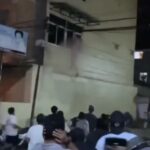 Seorang Lelaki di Baubau Nekat Bergelantungan di Kabel Listrik Hanya Pakai Celana Dalam