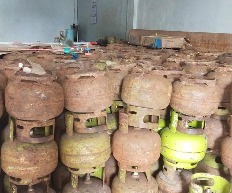 Modus Membuka Segel Kepala Gas Cara Oknum Pangkalan Nakal Di Lambudoni Konut Timbun Ratusan Tabung Elpiji