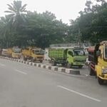 Puluhan Mobil Drum Truk Geruduk Kantor DPRD Sultra