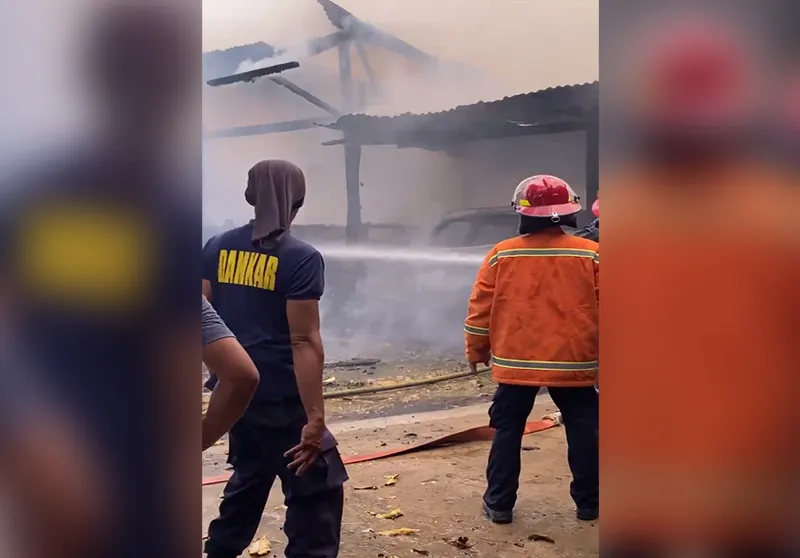 Bangsal Kayu Hingga Mobil Milik Warga Hangus Terbakar